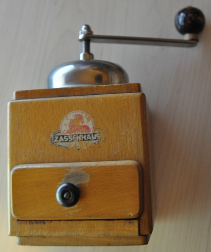 Alte antike kaffeemühle - antike,