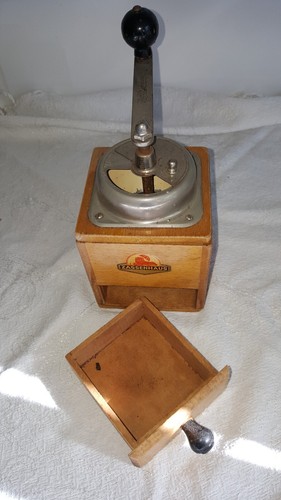 Alte mechanische kaffeemühle - mechanische,