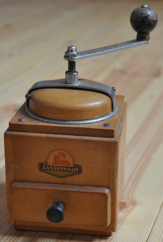 Alte antike kaffeemühle - alte,