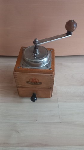 Alte kleine kaffeemühle - alte,