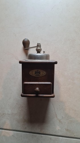 Kaffeemühle alt antik voll